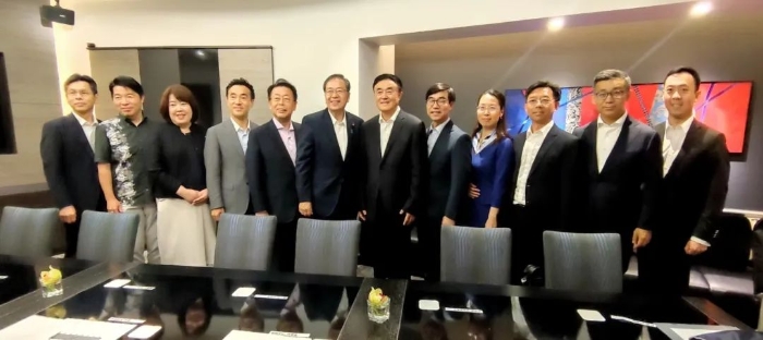 会见公民党首和干事长1.jpg