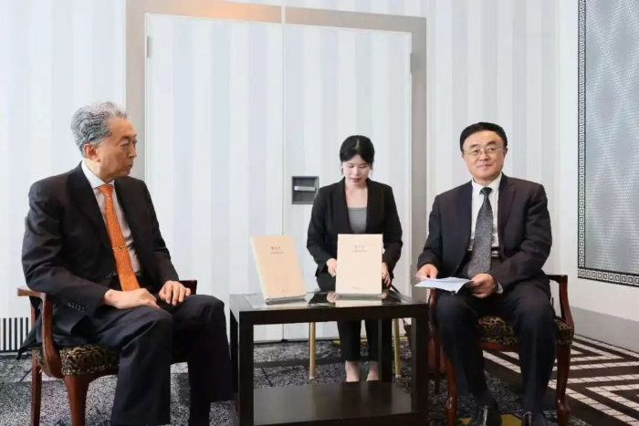 会见前首相1.jpg