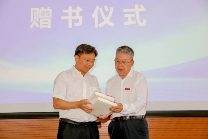 赠书.jpg